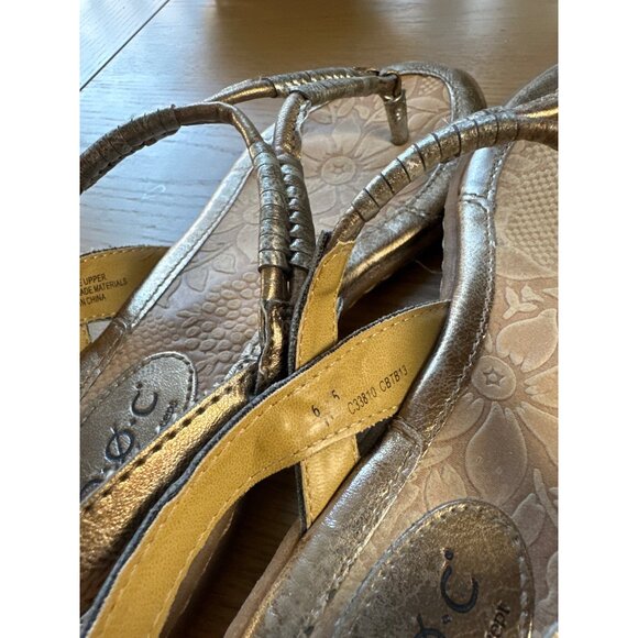 B.O.C Size 6.5 Metallic Gold Thong Casual Sandals With Buckle Closure - Picture 5 of 8